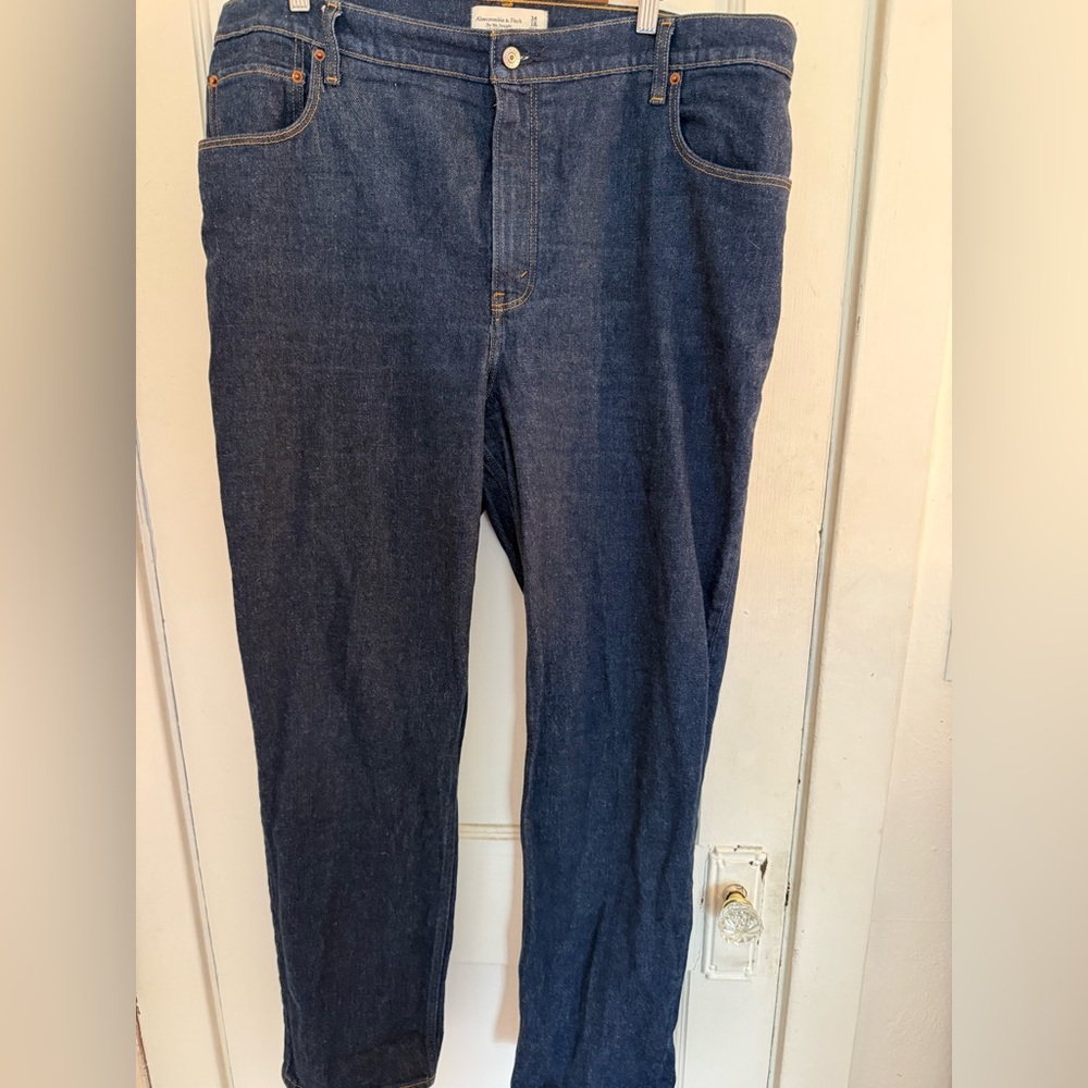 Abercrombie 90’s Straight Ultra High Rise, 34 / 18 Long
